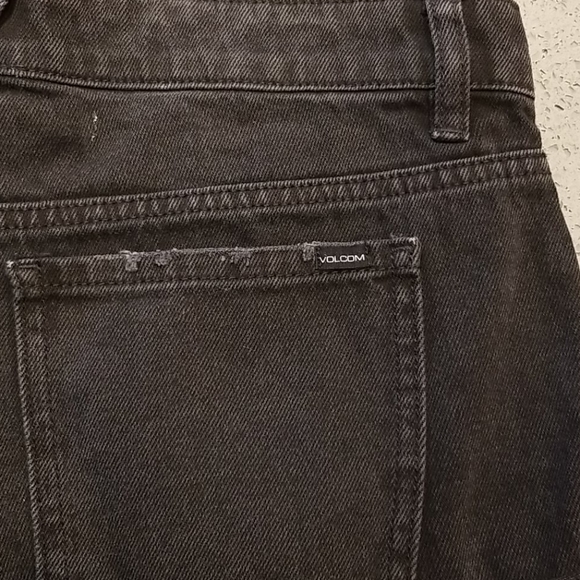 Volcom stone rolled shorts - Picture 3 of 4